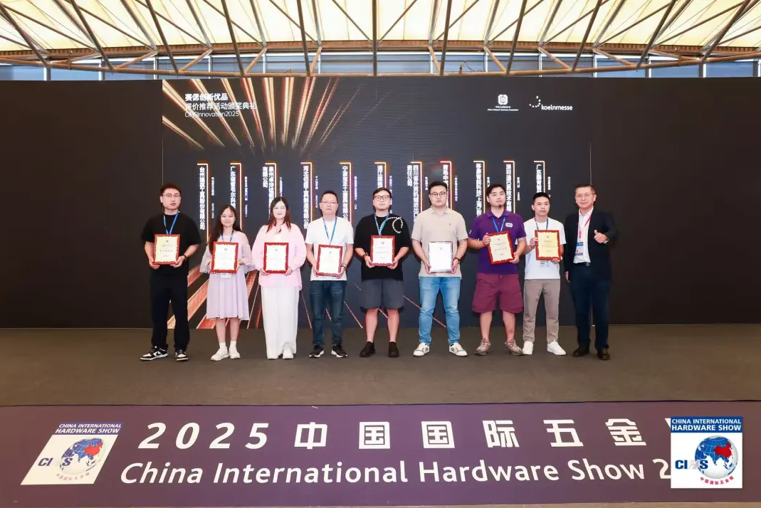 实力加冕！918.comF1智能锁斩获CIHS2025“赛偲优品奖”，上海展会尽显918.com智造风采